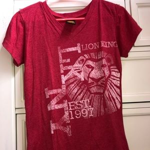 Red Short Sleeve V-Neck Lion King T-shirt (M)